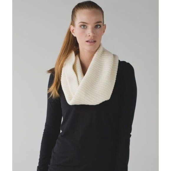 Lululemon Falling Freely Neck Warmer Ivory 100% Merino Wool Zippered Scarf - Picture 1 of 7